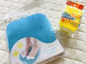 【ダイソー】フットケアブラシとお風呂洗い
