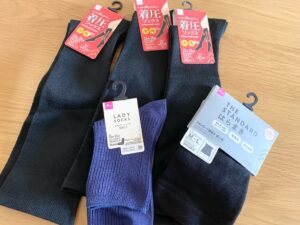 【ダイソー】着圧ソックスや腹巻など便利ものがたくさん